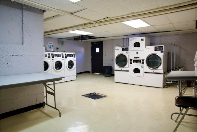 washroom featuring independent washer and dryer and stacked washer and clothes dryer