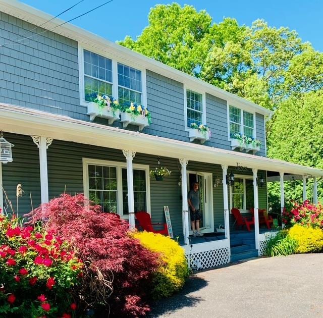 view of front of home featuring a porch