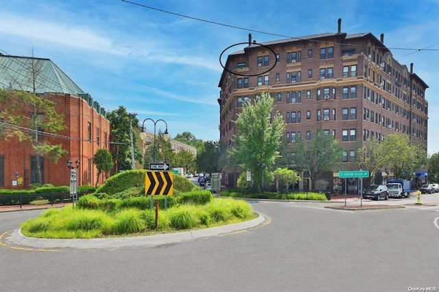 8 Barstow Rd Unit 7-E, Great Neck, NY 11021 - view of building exterior