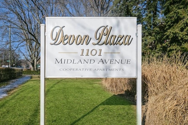 community sign featuring a lawn