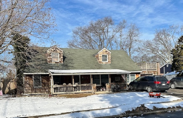 new england style home featuring a porch