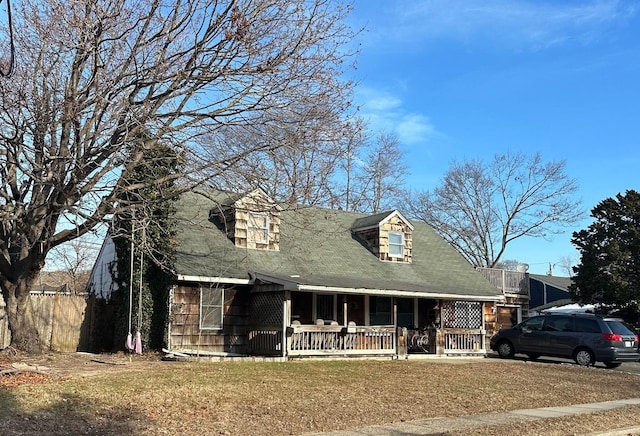 new england style home with covered porch