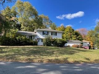 view of front of house featuring a front yard