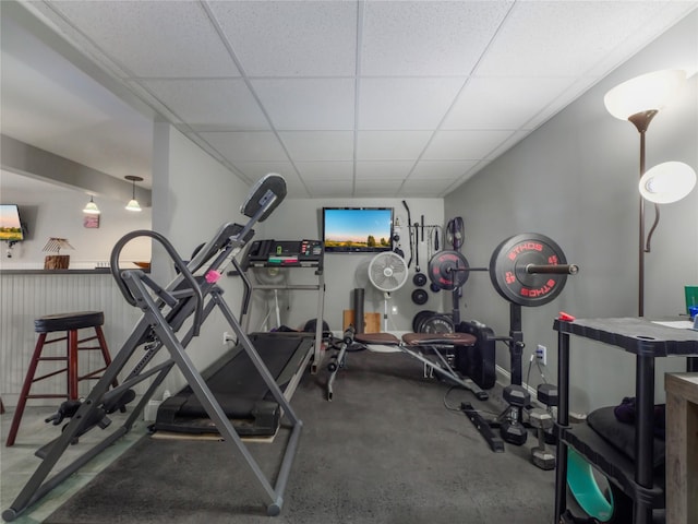 workout area featuring a drop ceiling