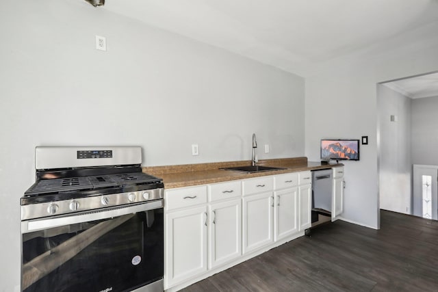 kitchen with stainless steel appliances, dark hardwood / wood-style floors, sink, and white cabinets