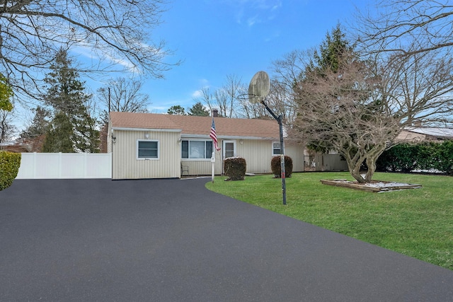 view of front of property with a front yard