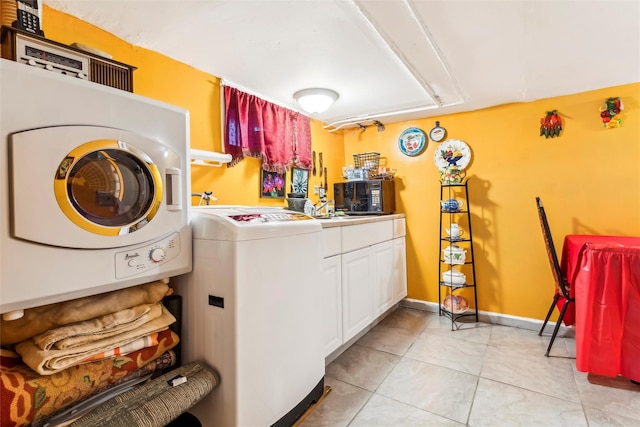 laundry room featuring washer / clothes dryer and light tile patterned flooring