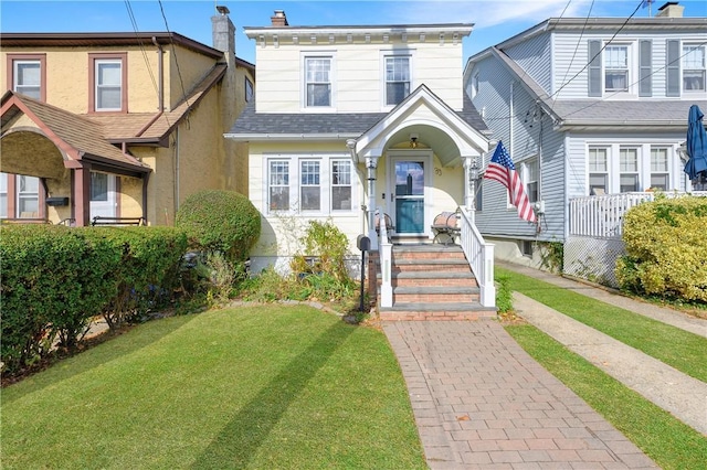 view of front of property with a front lawn