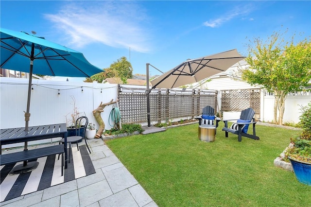 view of yard with a patio