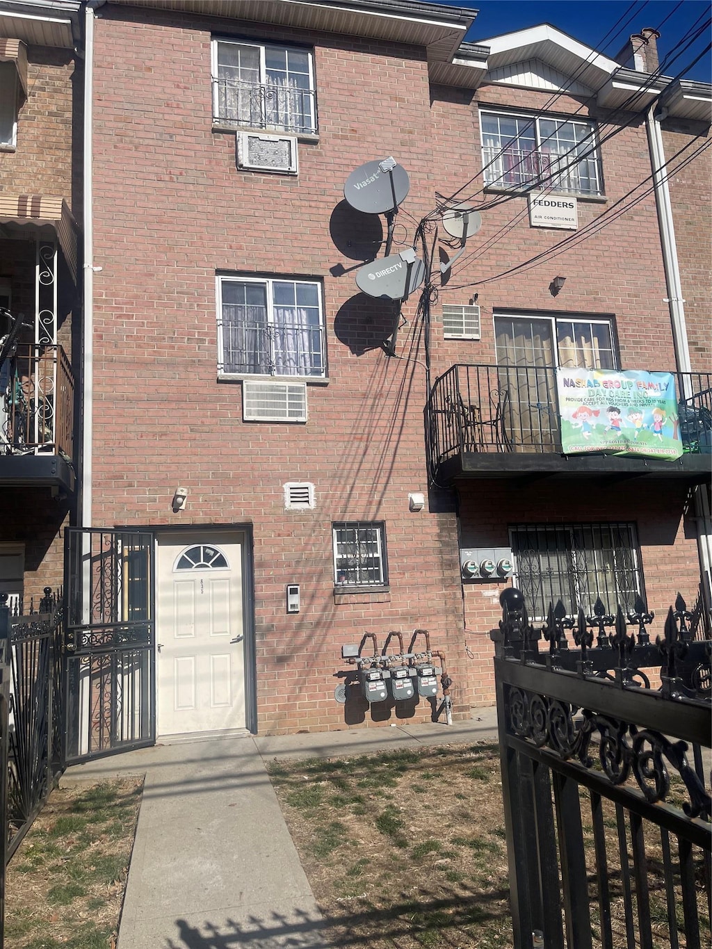 835 E 221st St, Bronx, NY 10467 - view of building exterior