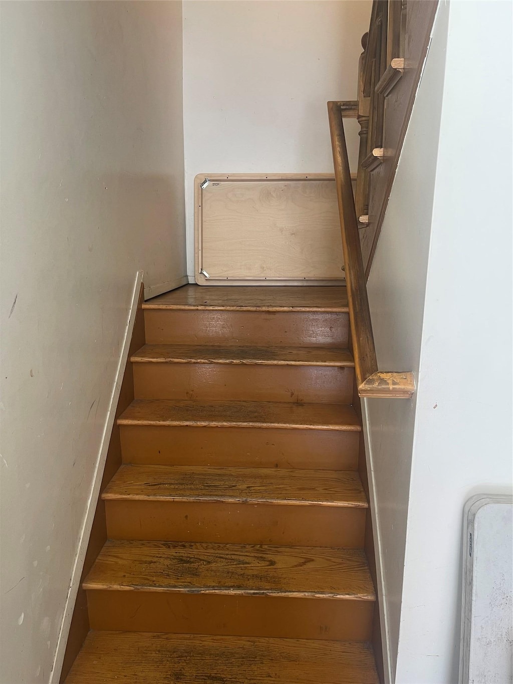 835 E 221st St, Bronx, NY 10467 - view of staircase