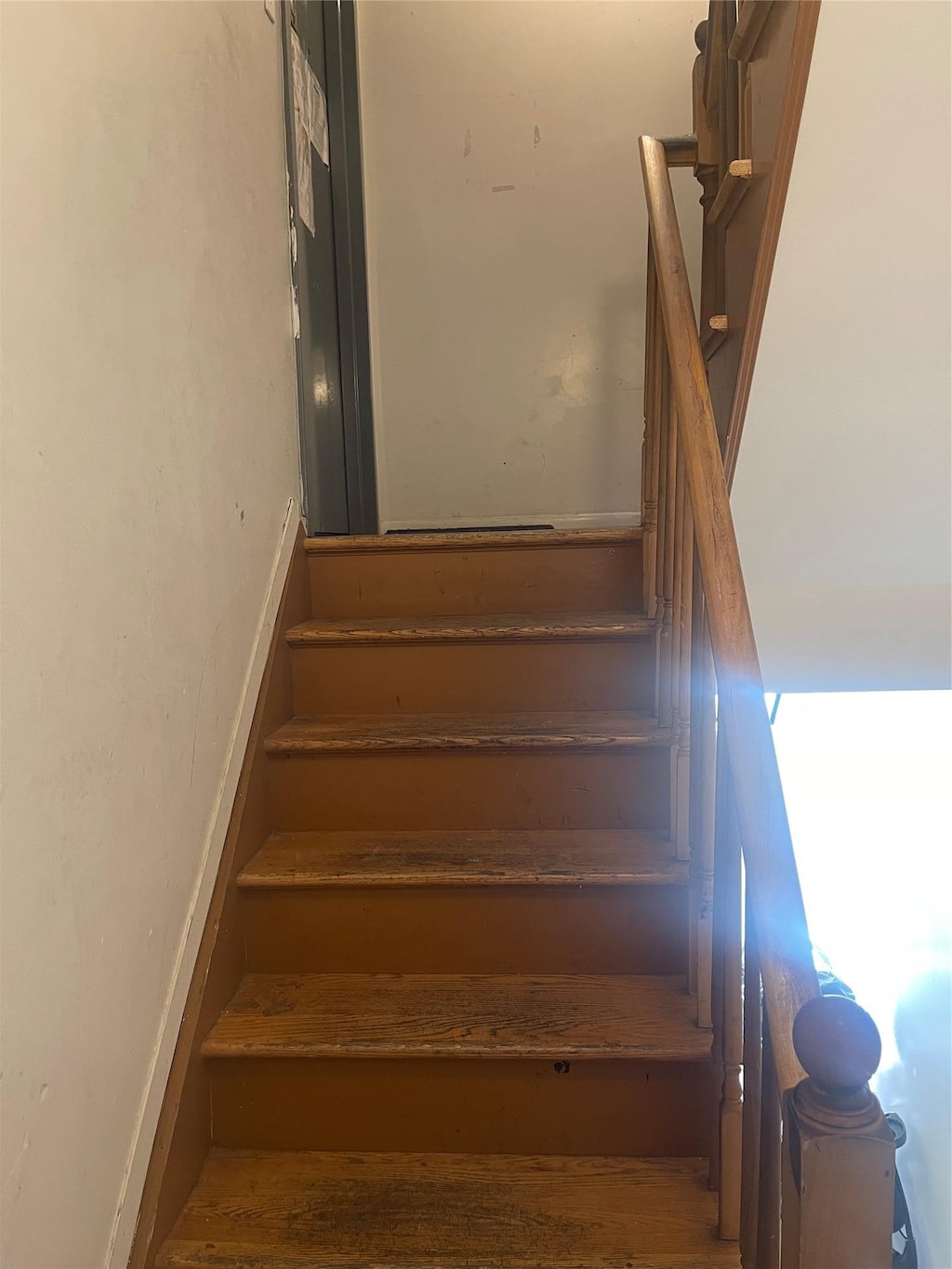 835 E 221st St, Bronx, NY 10467 - view of staircase