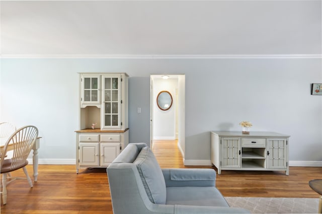 living room featuring hardwood / wood-style flooring and crown molding