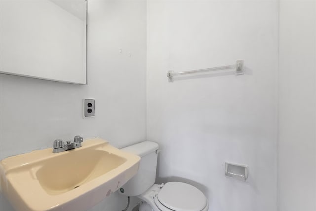 bathroom featuring sink and toilet