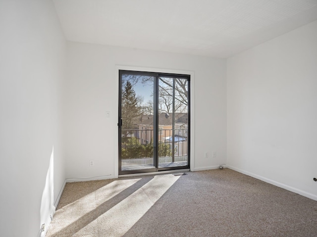 unfurnished room with carpet