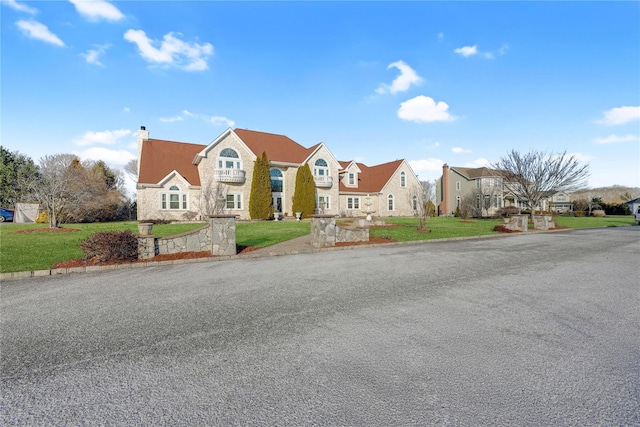 view of front of property with a front yard