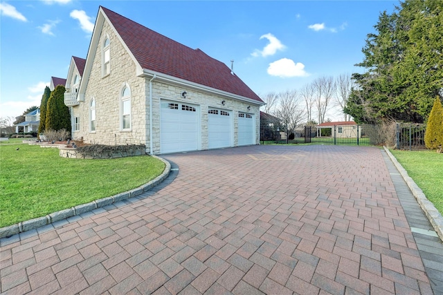 garage featuring a lawn