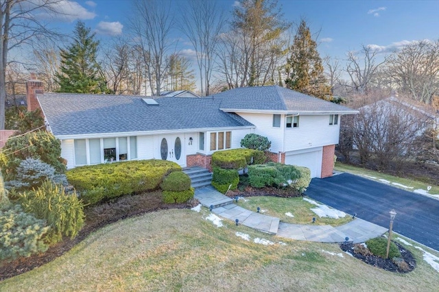 view of front of property featuring a garage and a front yard