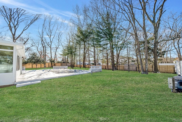 view of yard featuring a patio area