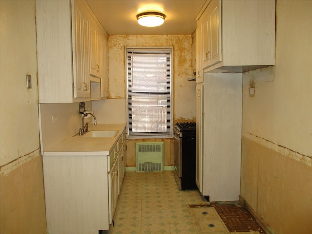 kitchen featuring sink