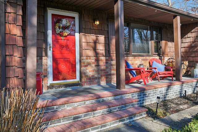 entrance to property featuring covered porch