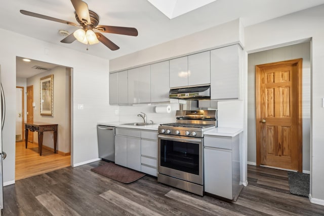 kitchen featuring sink, dark wood-type flooring, ceiling fan, white cabinetry, and stainless steel appliances