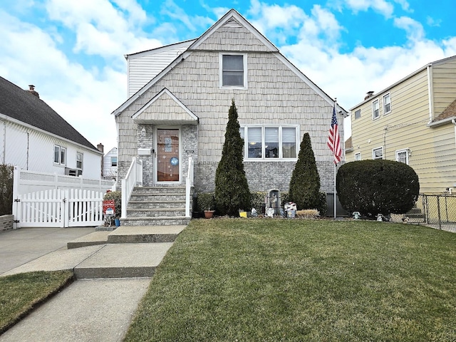 view of front of house featuring a front yard