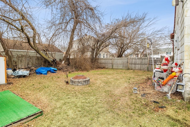 view of yard featuring an outdoor fire pit