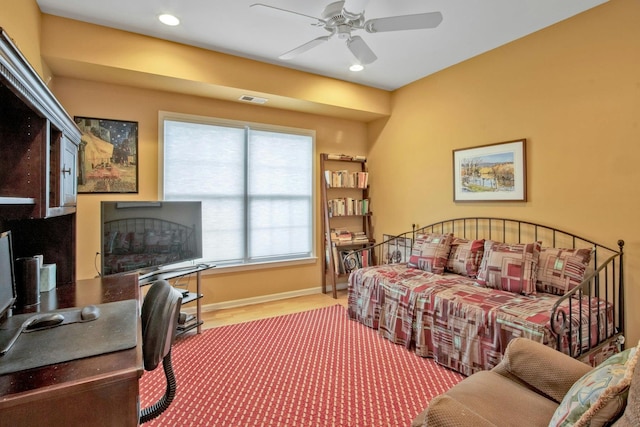 bedroom with ceiling fan