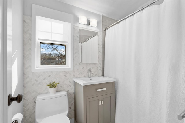 bathroom featuring vanity, curtained shower, and toilet