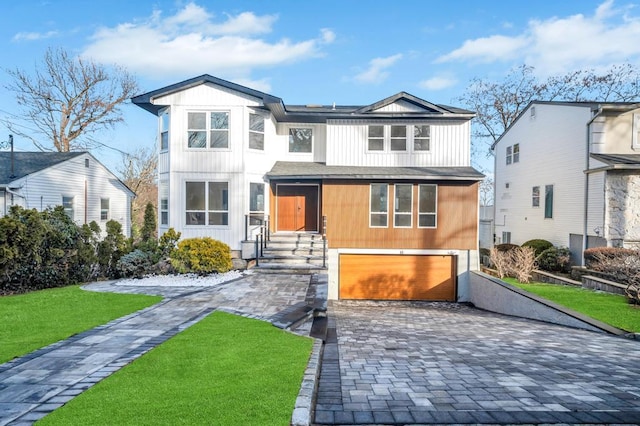 view of front facade featuring a garage and a front lawn