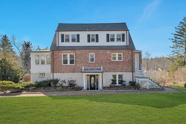 view of front of home with a front lawn