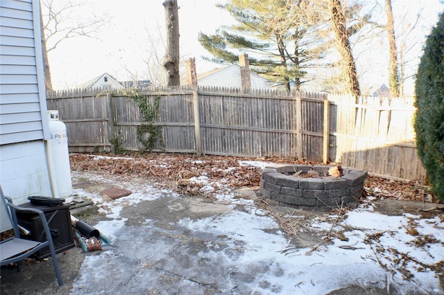 view of yard featuring fence and an outdoor fire pit