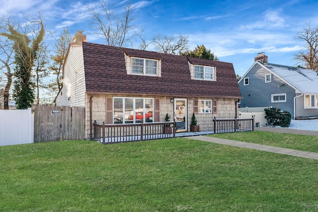 view of front facade featuring a front yard