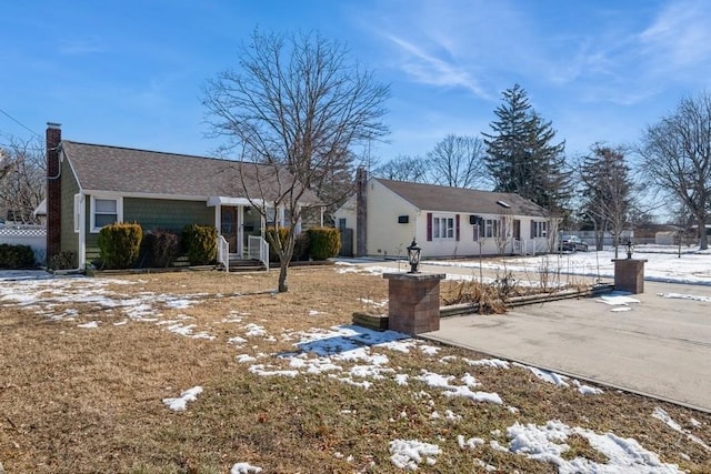 view of front of property