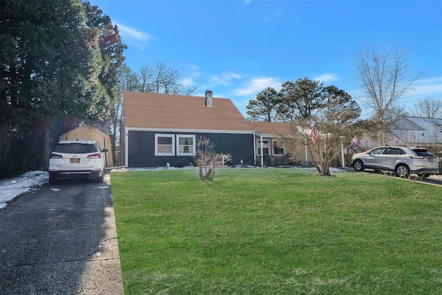 view of front of house featuring a front yard