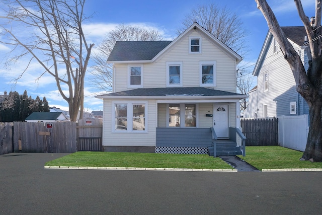 front of property featuring a front lawn