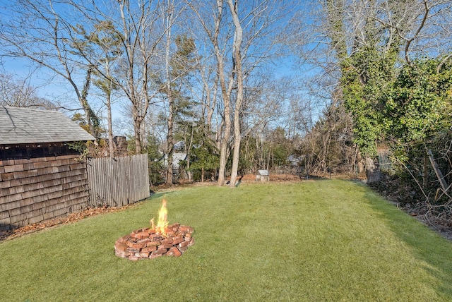 view of yard with a fire pit