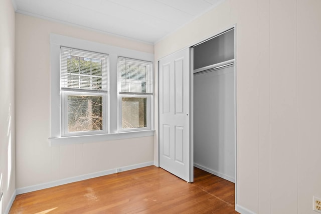 unfurnished bedroom featuring hardwood / wood-style flooring and a closet