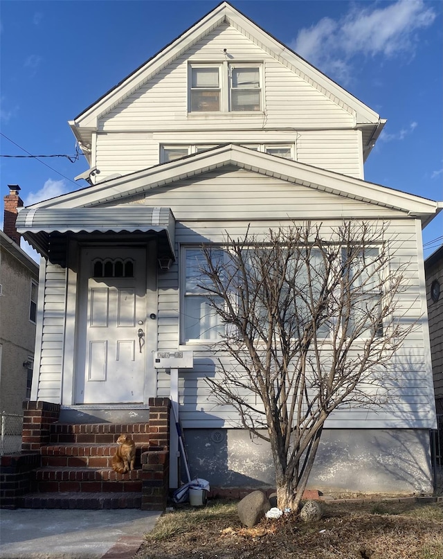 view of front of property