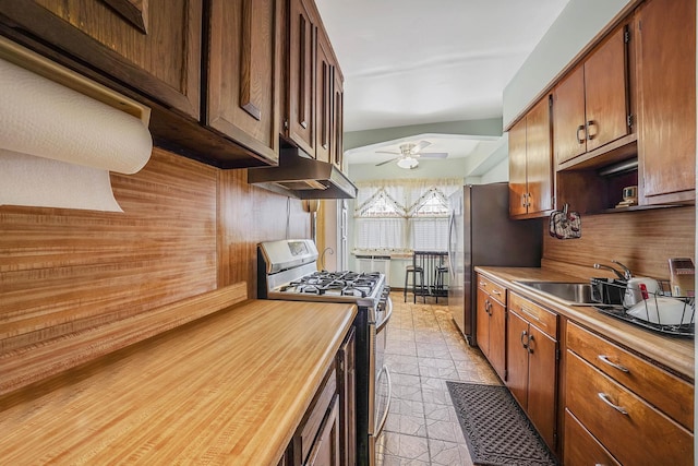 kitchen with appliances with stainless steel finishes, sink, and ceiling fan