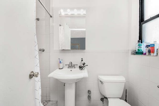 bathroom featuring a shower and toilet