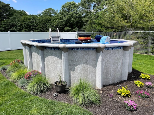 view of swimming pool