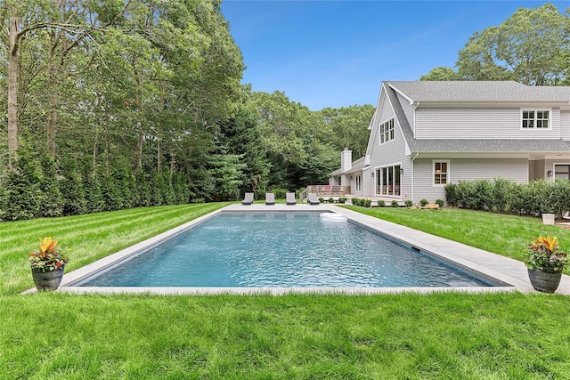 view of swimming pool featuring a lawn