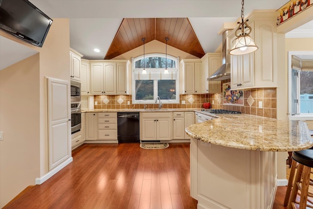 kitchen featuring decorative light fixtures, lofted ceiling, a kitchen breakfast bar, kitchen peninsula, and stainless steel appliances