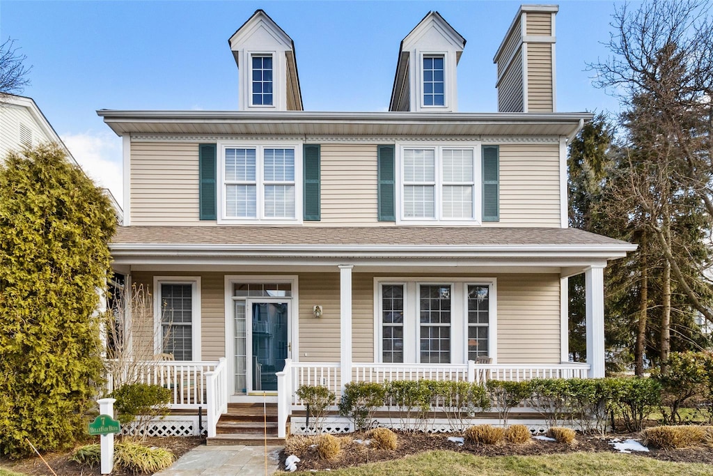 view of front of property featuring a porch