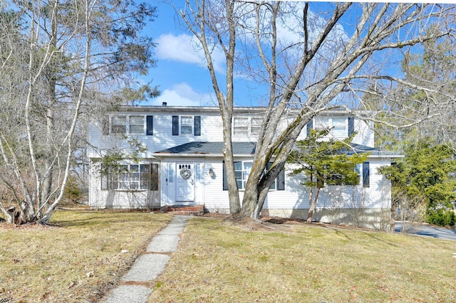 view of front of house featuring a front yard