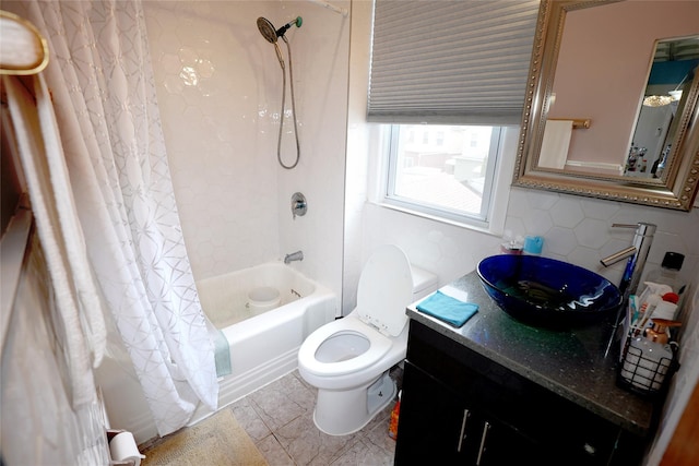 full bathroom featuring shower / tub combo with curtain, vanity, decorative backsplash, and toilet