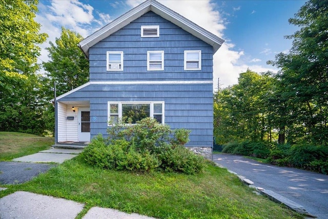 view of front of house with a front yard