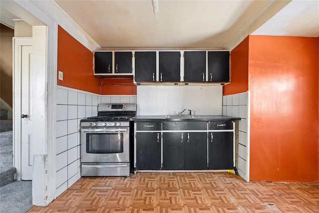 kitchen featuring crown molding, sink, light parquet floors, and stainless steel gas range oven